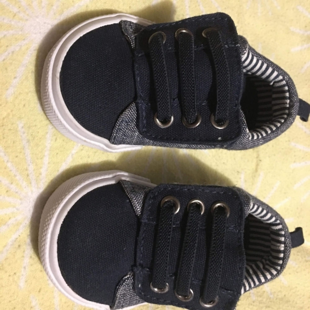 LIKE NEW baby boy sneakers size 2